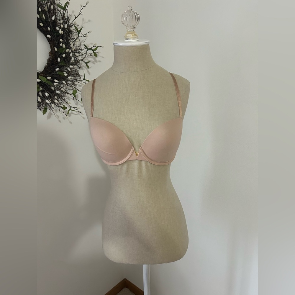 NWOT Victoria Secret Demi convertible bra